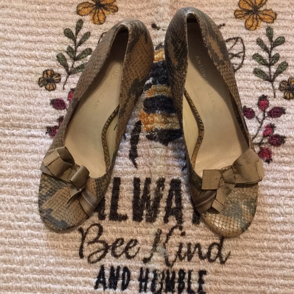 Antonio Melani tan snakeskin heels women size 8.5
